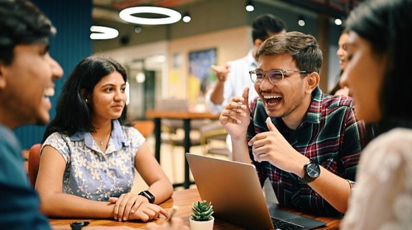 聚宝盆配资 这些辍学的00后，凭啥改写30岁以下创富榜？